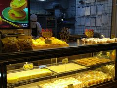 面包甜点陈列柜-鲍师傅糕点(江苏路店)