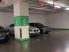 -新世界新丸中心-地下停车场