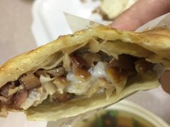 烧饼夹肘子-宝光熏肉鞋底火烧(新街口店)