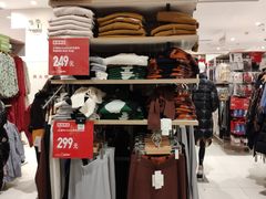 -优衣库(上海金桥国际商业广场店)