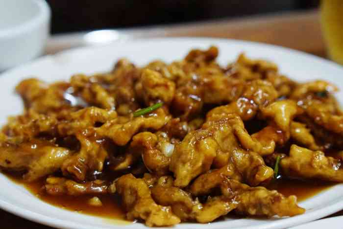 街边小厨(延安路店)-"街边小厨离青岛外事学校很近,在延安一路上.