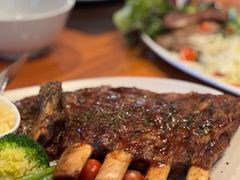 -Chom Cafe and Restaurant