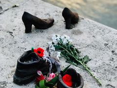 -多瑙河畔鞋履雕塑