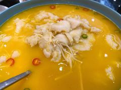 泰式酸汤龙利鱼-高第街56号港式餐厅·精选(世茂广场宽厚里大明湖店)