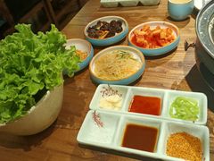 -明洞阿姨·韩式酱蟹烤肉·创意料理(三元桥店)