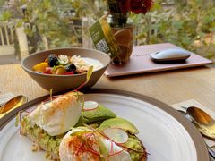 牛油果温泉蛋吐司-O'mills Sourdough Bakery&Bistro(永嘉路店)