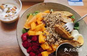 Mango Chicken Quinoa Salad