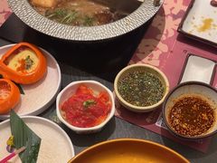 -牛YO寿喜烧·铁板烧和牛火锅自助(市府恒隆店)