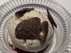 黑松露冰激凌-怡情荟•海鲜青岛菜(五四广场旗舰店)