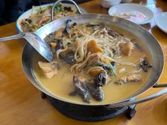 小鸡炖蘑菇-鹤乡东北菜(崮山路店)