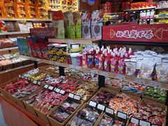 零售区-来伊份(前进西路万象汇店)