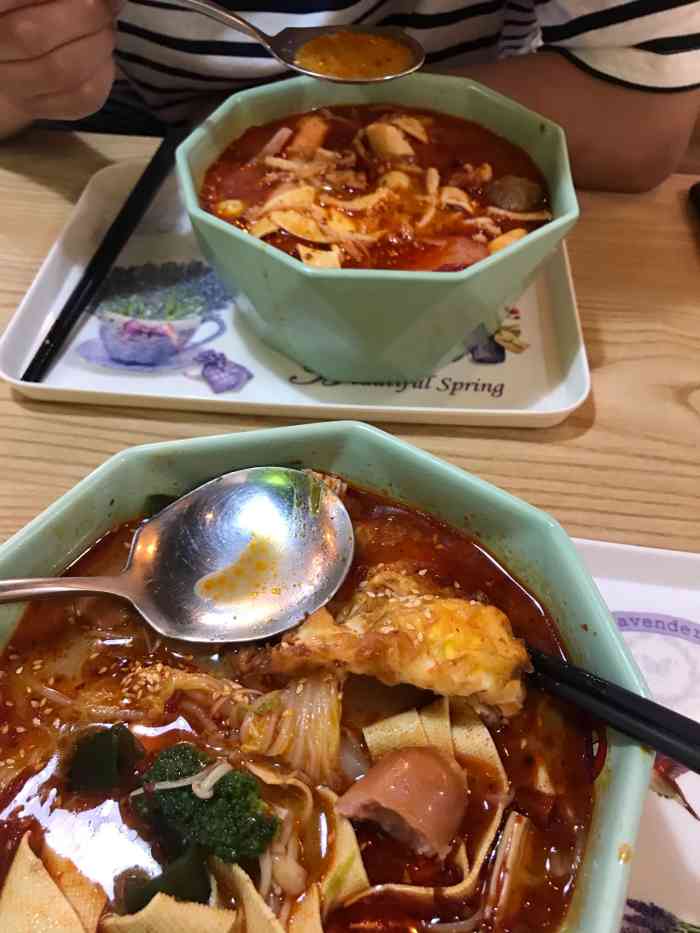 唇动74麻辣烫(祝桥店)-"离家近,经常来光顾,家附近有不少麻辣烫的.