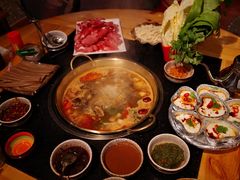 -顶顶汤火牛排火锅·经典铜锅涮肉