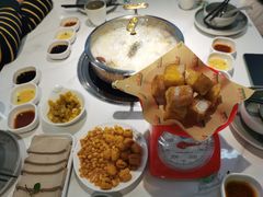 -洪氏嗨捞·广东猪肚鸡·椰子鸡火锅(西咸万象城店)