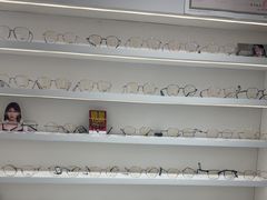 -美式眼镜·授权蔡司.依视路.尼康.豪雅.明月(南翔印象城店)