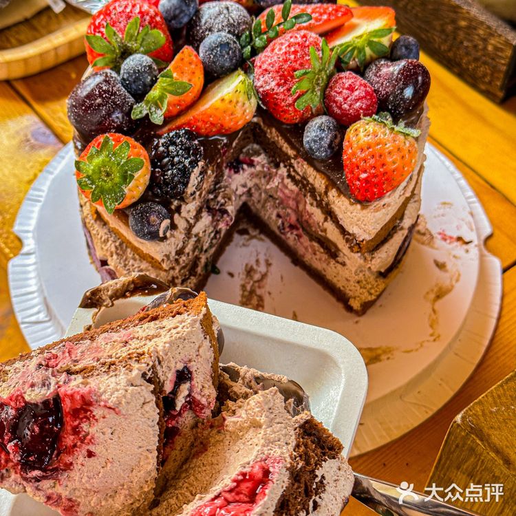 终于吃到满满都是车厘子味道的蛋糕了!