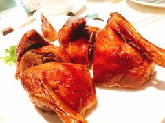 脆皮烤乳鸽-御宝轩(益丰·外滩源店)