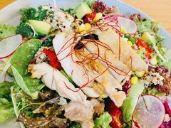烤鸡腿肉牛油果沙拉-CHILLAX轻乐时(侨建·Hi City店)