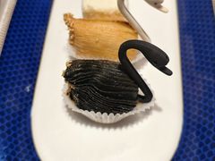 鸳鸯榴莲天鹅酥-名人坊·新派粤菜(河西奥体博览中心金鹰世界店)