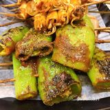 夏日初尝砂锅烤串，秘制烤鸡腿肉果然甜美配酒