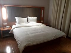 客房1-全季酒店(上海火车站天目西路店)