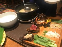 -云海肴·汽锅鸡·云南菜(天山百盛优客店)