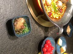 -湊湊火锅·茶憩(打浦桥日月光店)