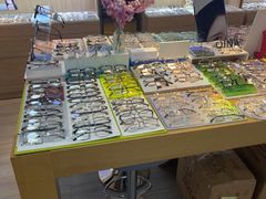 -天空之镜眼镜店蔡司依视路配镜授权零售店(望京颐堤港店)