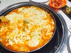 -三清洞摩西韩式年糕火锅(威高广场店)