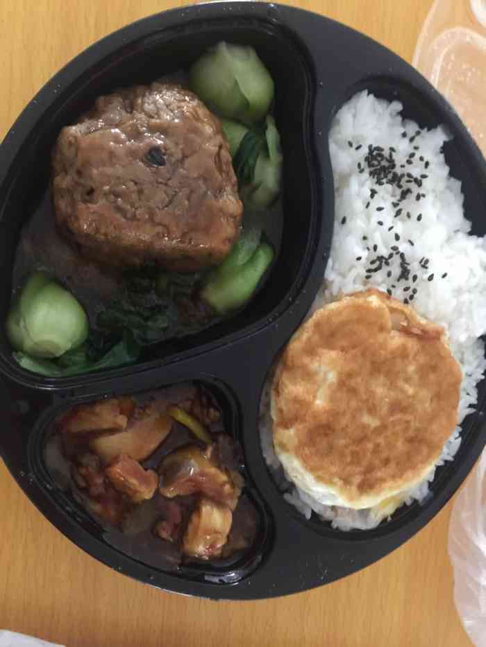 丽华快餐(西四环店)-"木耳青椒炒肉有馊味,还有点儿酸,没敢吃.