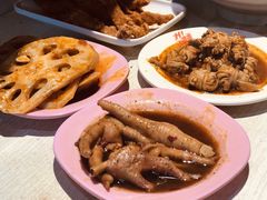 -爆炸头阿姨小四川正宗川味小吃(无任何分店)