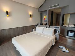-上海虹桥中心爱琴海亚朵S酒店