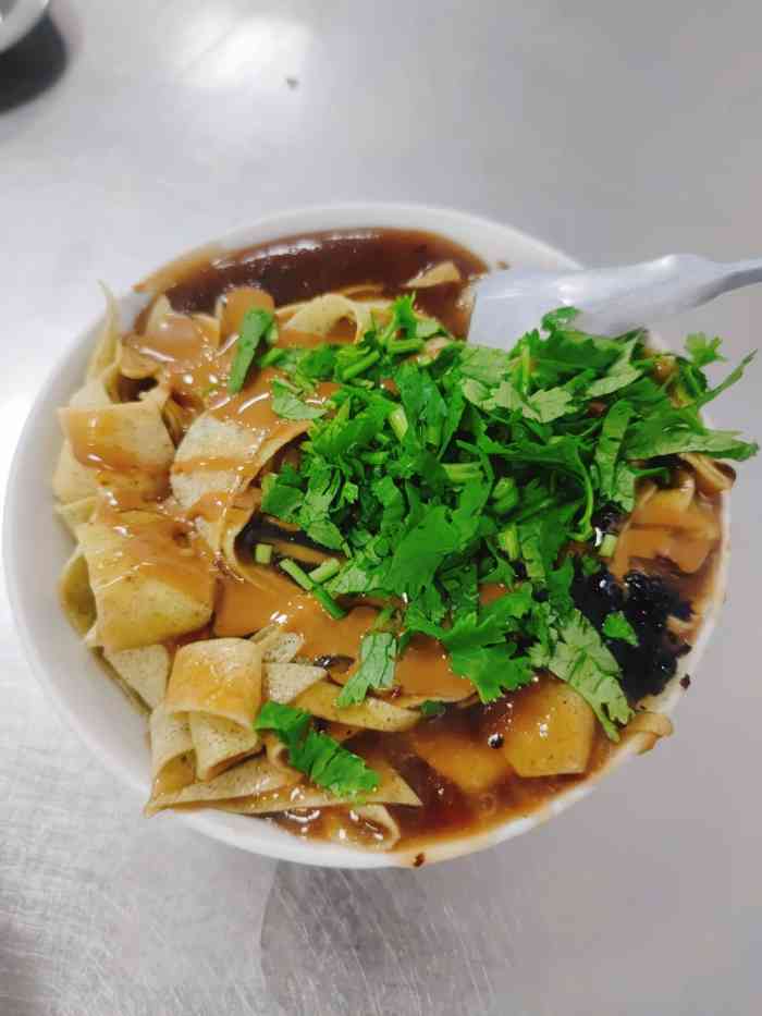 正味斋锅巴菜(西北角店)-"半年前大众点评上就一直推荐的锅巴菜今天.