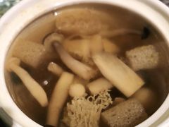 山珍菌炖汤-鹿港小镇(霄云店)