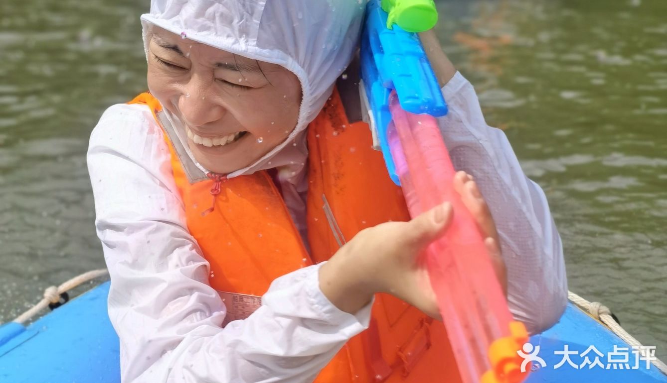 这不是漂流,这是水枪大战