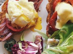 班尼迪克蛋-Common Table · Brunch & Coffee