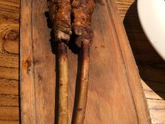 红柳羊肉串-阿里家·新疆烤肉酒場 by MIG