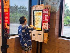 -麦当劳(常山服务区得来速店)