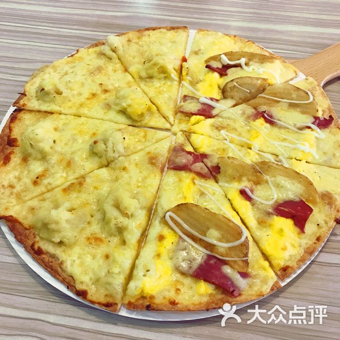 必胜客黄金薯角拼榴莲薄饼披萨图片