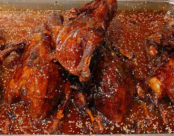 今天带大家来探店一家卖甜皮鸭."-大众点评移动版