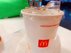 可乐-麦当劳(上海虹桥站30B检票口楼上)