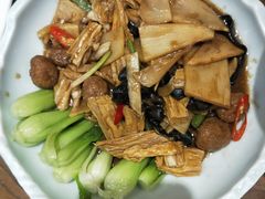 -阿瓦山寨·湘菜现炒·剁椒鱼头王(咸阳总店)