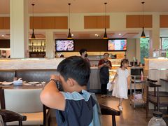 -Chom Cafe and Restaurant