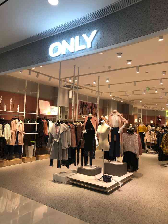 only(银泰城店)-"银泰二楼的only,在很显眼的位置,今天.