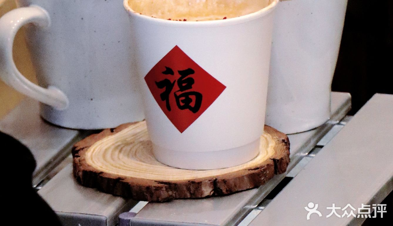 刚从冰箱里拿出来的糖葫芦 口感嘎嘣脆