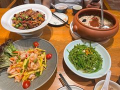 -老滇山寨•云南特色菜•地方菜•民族风情歌舞表演(金碧店)