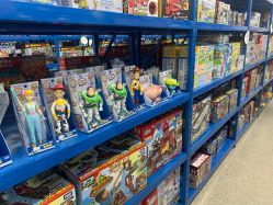-逝水玩具折扣店