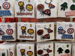 -名创优品(北京新中关购物中心地铁层店)
