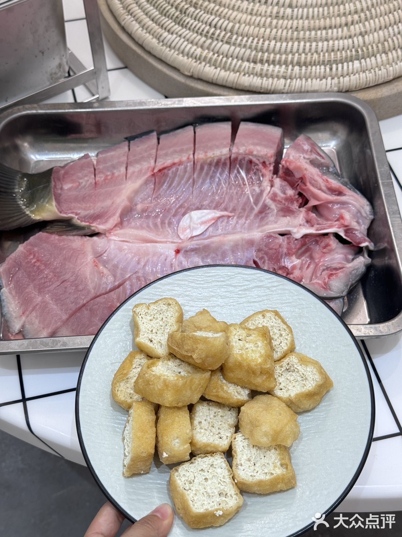 澄江竟然鸳鸯锅石锅鱼. 和朋友吃过很多次石锅鱼