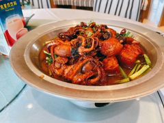 活八爪鱼炖红烧肉-赶海部落海鲜城(海阳路店)